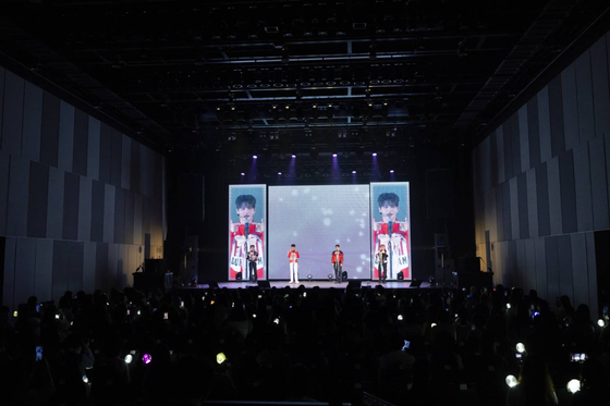 Boy band Vanner continued ″The Flag: A To V″ world tour in Tokyo on Saturday and Sunday. [KLAP ENTERTAINMENT]
