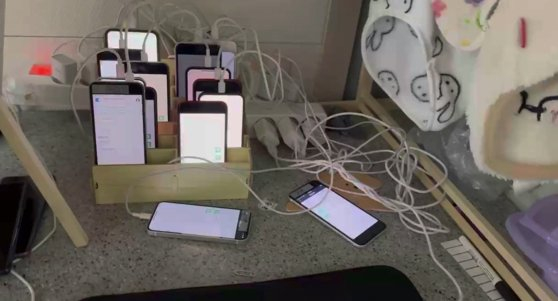 Phones used in voice phishing scams. Police caught 27 members of a voice phishing crime ring, who are also accused of drug trafficking. [DONGDAEMUN POLICE PRECINCT] 