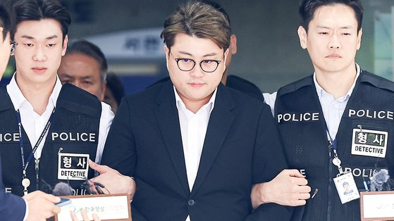 Kim Ho-joong was arrested last Friday after a local court approved the arrest warrant. [YONHAP]