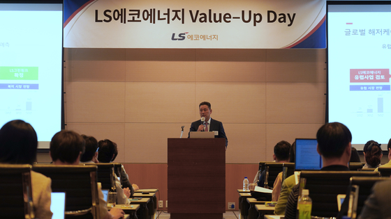 LS Eco Energy CEO Lee Sang-ho talks to reporters and investors during the company’s Value-Up Day event at FKI Tower in Yeongdeungpo District, western Seoul, on Thursday. [LS ECO ENERGY]