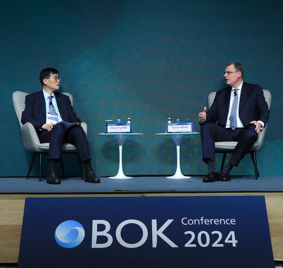 Bank of Korea (BOK) Gov. Rhee Chang-yong, left, and Swiss National Bank Chairman Thomas Jordan during the 2024 Bank of Korea International Conference held in central Seoul on Thursday [BOK]