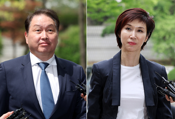 SK Group Chairman Chey Tae-won, left, and his estranged wife Roh Soh-yeong attend a hearing held at the Seoul High Court in Seocho District, southern Seoul, on April 16. [NEWS1]