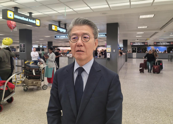 South Korean First Vice Minister of Foreign Affairs Kim Hong-kyun speaks to reporters upon arrival at Dulles Airport near Washington on Thursday. [YONHAP]