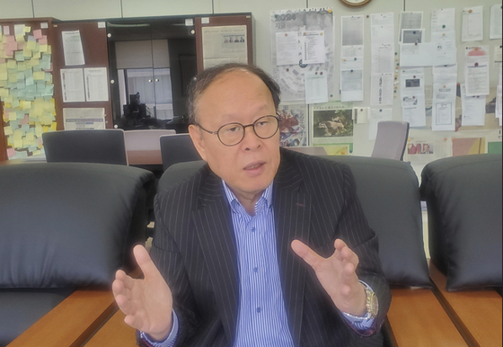 Shim Kyu-sun, chief of the Foundation for Victims of Forced Mobilization by Imperial Japan, speaks during his first-ever press interview with the JoongAng Ilbo, an affiliate of the Korea JoongAng Daily, at the foundation's headquarters in Jongno District, central Seoul, on May 23. [PARK HYUN-JOO]