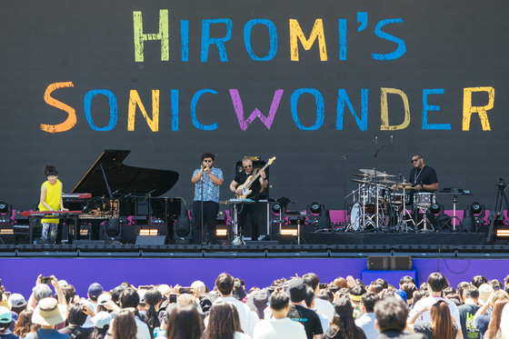 Jazz pianist Hiromi plays a set with her band, Sonicwonder, at the Seoul Jazz Festival held at Olympic Park in southern Seoul on Friday. [PRIVATE CURVE]