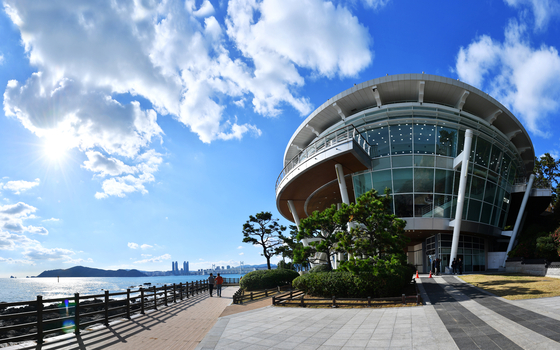 The Nurimaru APEC House in Busan's Haeundae District [BUSAN METROPOLITAN GOVERNMENT]