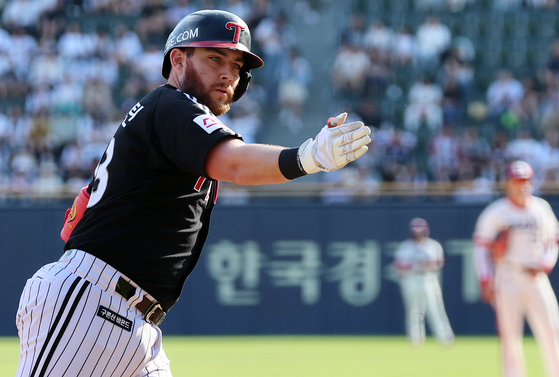 LG Twins' Austin Dean celebrates after hitting a two-run home run at the top of the ninth inning during a game against the Doosan Bears at Jamsil Stadium in southern Seoul on Sunday. [NEWS1]