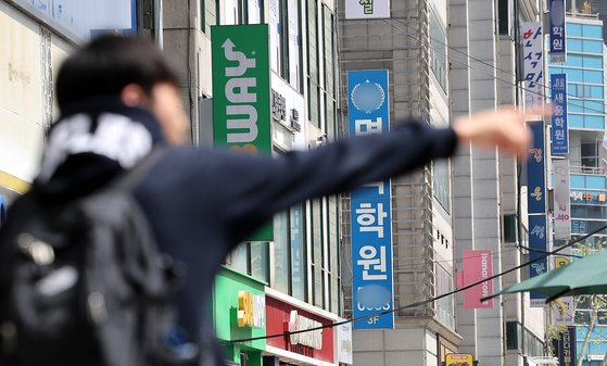 A student is spotted in Daechi-dong, Gangnam District in southern Seoul, on May 18 where many private cram schools are located. [NEWS1]