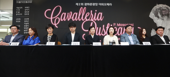 The producers and cast of the Seoul Metropolitan Opera's ″Cavalleria rusticana″ speak during a press conference at the Sejong Center for the Performing Arts in central Seoul on Tuesday. From left: tenor Lee Seung-mook, soprano Cho Sun-hyung, Kim Hye-soon of the Citizen Art Group, video director Jung Byung-mok of Tmonet, Seoul Metropolitan Opera artistic director Park Hye-jin, director Eom Sook-jeong, Hu Kyung-seok of the Citizen Art Group, mezzo-soprano Jung Se-ra and baritone Park Joung-min. [YONHAP]