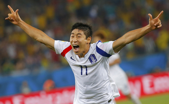 Korea's Lee Keun-ho celebrates scoring during a 2014 World Cup match against Russia at the Pantanal arena in Cuiaba, Brazil on June 17, 2014. [REUTERS/YONHAP]