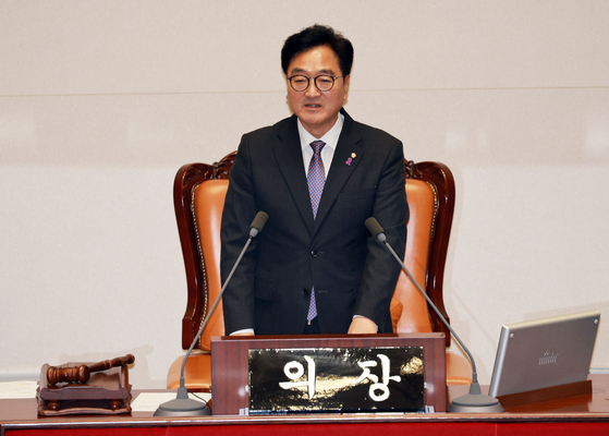 Rep. Woo Won-shik delivers his first remarks as National Assembly speaker following his election during the legislature's opening session on Wednesday. [YONHAP]