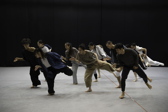 A scene from ″Init,″ a dance performance by the Korea National Contemporary Dance Company [KOREA NATIONAL CONTEMPORARY DANCE COMPANY]