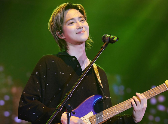 Suho plays guitar at his solo concert, as part of his ″Welcome to 'Su;Home'″ tour at Olympic Hall, Songpa District, southern Seoul on May 25. [SM ENTERTAINMENT]