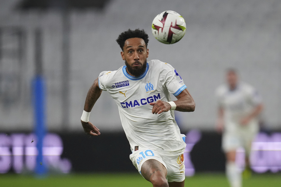 Marseille's Pierre-Emerick Aubameyang in action during a Ligue 1 match against Lens at the Stade Velodrome stadium in Marseille, France on April 28. [AP/YONHAP] 