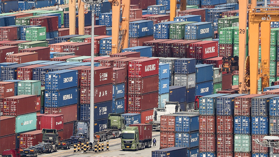 Containers for export are stacked in a container yard at a port in Pyeongtaek, Gyeonggi, on May 9. [NEWS1] 