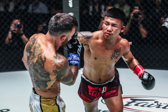 Rodtang Jitmuangnon, right, defeats Denis Puric at ONE 167 in Bangkok, Thailand on June 7. [ONE]