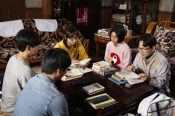 A scene from cable network tvN's TV series ″Reply 1988″ (2015-2016) where characters sit around a coffee table in a living room to study. [CJ ENM]