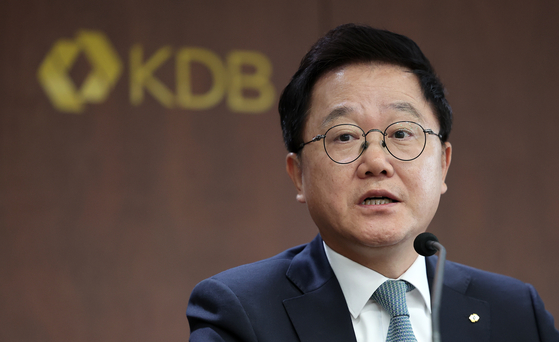 Korea Development Bank Chairman and CEO Kang Seog-hoon speaks during a press conference held at the bank's main branch in western Seoul on Tuesday. [NEWS1]