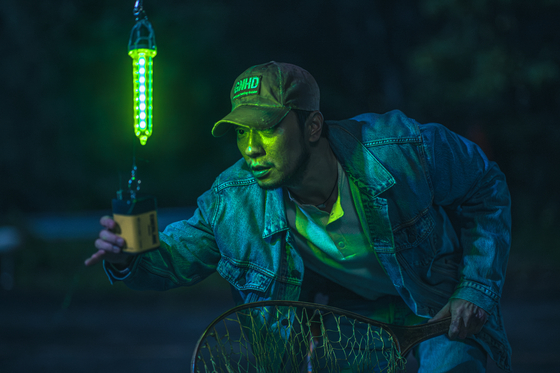 ″Night Fishing″ revolves around an unidentified fisherman, played by actor Son Suk-ku, experiencing the most dangerous fishing night ever. [CGV]