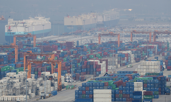 Containers are stacked at a container yard at a port in Pyeongtaek, Gyeonggi, on Tuesday. [NEWS1] 