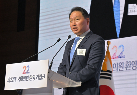 SK Chairman Chey Tae-won speaks during a reception on June 3. [JOINT PRESS CORPS]