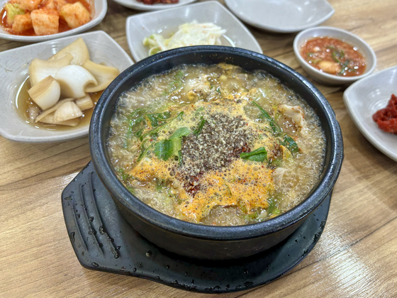 Sundae gukbap (Korean blood sausage soup with rice) at Dancheon Sikdang in Sokcho, Gangwon [LEE JIAN]