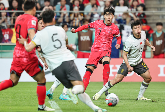 Korea's Son Heung-min passes in the second half of the Group C match against China in the second round of the 2026 World Cup qualifiers at Seoul World Cup Stadium in western Seoul on Tuesday. [NEWS1]