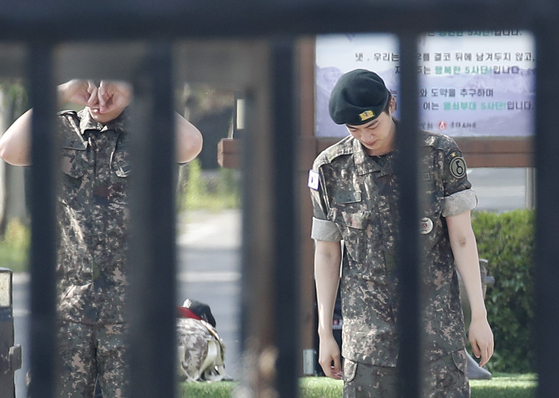 Jin is spotted walking out just before 9 a.m. on Wednesday from the ROK Army 5th Infantry Division Recruit Training Center in Yeoncheon County, Gyeonggi. [NEWS1] 