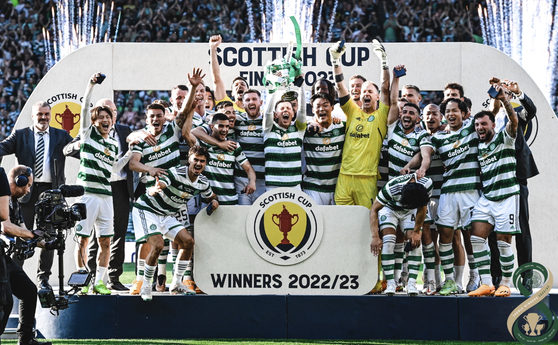 Celtic celebrate winning the 2022-23 Scottish FA Cup. [SCREEN CAPTURE]