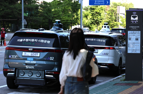 Self-driving cars are parked at a pilot zone for autonomous vehicles in Mapo District, western Seoul, on Thursday. [NEWS1]