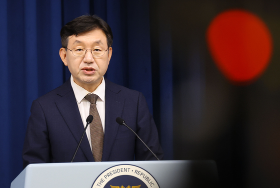 Sung Tae-yoon, director of national policy at the presidential office, speaks in a press briefing at the Yongsan presidential office in central Seoul on May 26. [JOINT PRESS CORPS]