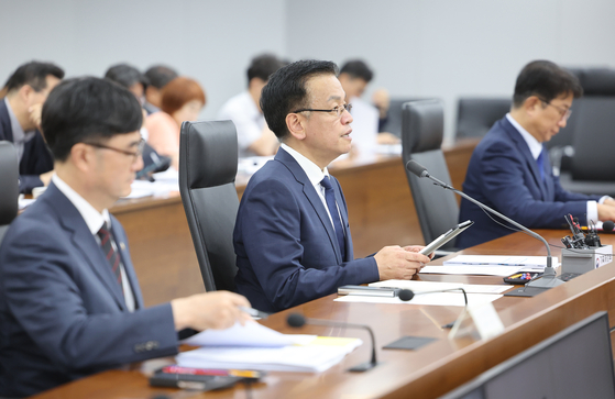 Finance Minister Choi Sang-mok, center, speaks during a ministerial meeting in Sejong on Monday. [YONHAP]