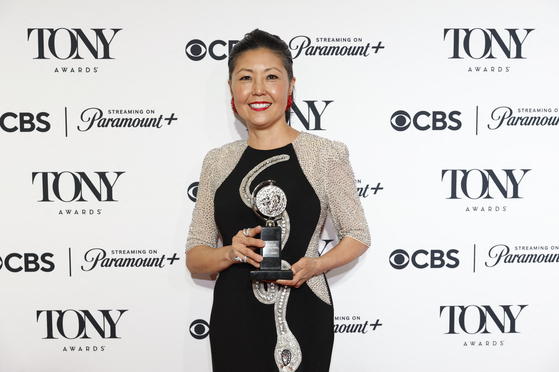 Linda Cho, winner of the Best Costume Design of a Musical poses with the award for ″The Great Gatsby″ in a Musical at the 77th Annual Tony Awards in New York City, U.S., June 16, 2024. [REUTERS]