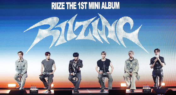 Boy band Riize answers questions from reporters during a showcase for its first EP, ″Riizing,″ held at the Blue Square Mastercard Hall in central Seoul on June 17. [NEWS1]