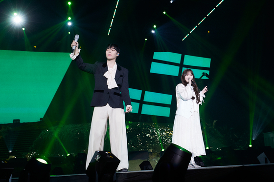 Sibling duo AKMU celebrates its 10th anniversary of debut at its concert "10VE" held on June 15 and 16 at the KSPO Dome in southern Seoul. [YG ENTERTAINMENT]