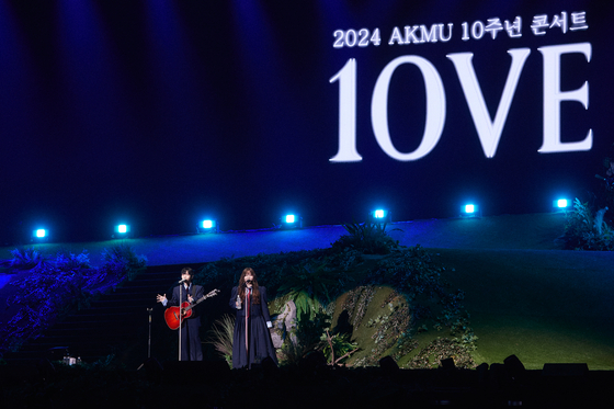 Sibling duo AKMU celebrates its 10th anniversary of debut at its concert "10VE" held on June 15 and 16 at the KSPO Dome in southern Seoul. [YG ENTERTAINMENT]