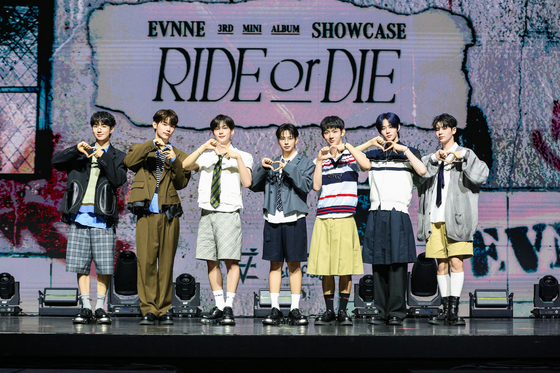 Boy band EVNNE poses for the camera during a press showcase held Monday afternoon at the Yes24 Live hall in eastern Seoul, ahead of the release of the band's third EP ″Ride or Die″ later that day. [JELLYFISH ENTERTAINMENT]