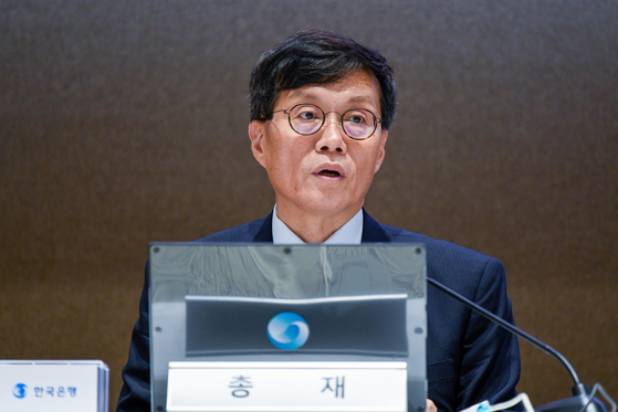 Bank of Korea Gov. Rhee Chang-yong speaks during a press conference held at the central bank in Jung District, central Seoul, on Tuesday. [JOINT PRESS CORPS]