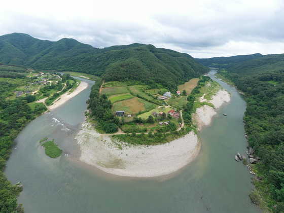 Aerial view of Menge Village in Andong, North Gyeongsang [JOONGANG ILBO]