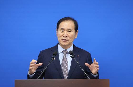 Korea National Oil Corporation CEO Kim Dong-sub speaks during a briefing in Sejong on Wednesday. [YONHAP]