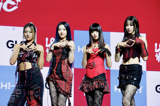 Girl group H1-KEY poses for the camera during a press showcase for the group's third EP, ″Love or Hate,″ on Wednesday at Blue Square Mastercard Hall in central Seoul. [DANIELA GONZALEZ PEREZ]