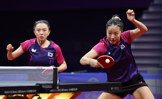 Korean table tennis player Shin Yu-bin, right, in action with Jeon Ji-hee during the women's doubles final at the Hangzhou Asian Games held at Gongshu Canal Sports Park Gymnasium in Hangzhou, China on Oct. 2, 2023. [YONHAP]
