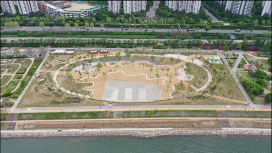 Aerial view of the new eco pool park at Jamsil Hangang Park in Songpa District, southern Seoul [SEOUL METROPOLITAN GOVERNMENT]
