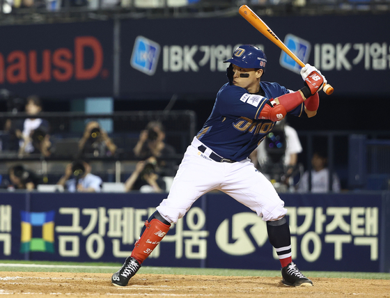 Son Ah-seop of the NC Dinos prepares to hit during a game against the Doosan Bears at Jamsil Baseball Stadium in southern Seoul on Wednesday.  [YONHAP]