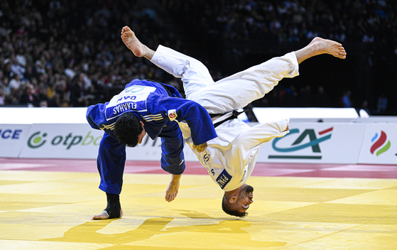 This photograph from the Judo Paris Grand Slam by photographer Victor Joly won the Martial Arts category at the 2024 World Sports Photography Awards.  [VICTOR JOLY]