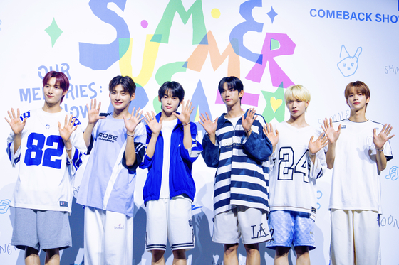 Boy band TWS poses for the camera during a press showcase for its second EP ″Summer Beat!″ held Monday at the Blue Square Mastercard Hall in central Seoul, ahead of its 6 p.m. release. [DANIELA GONZALEZ PEREZ]