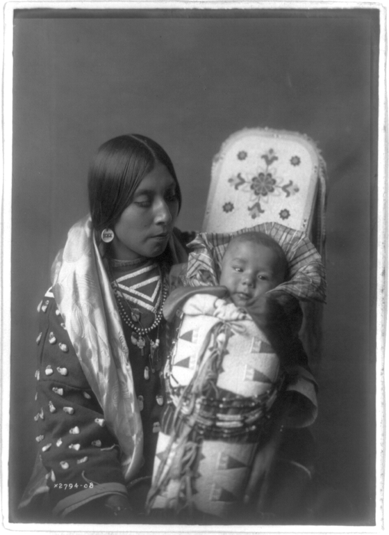 ″Mother and child″ (1908) by Edward S. Curtis [NATIONAL MUSEUM OF KOREA]