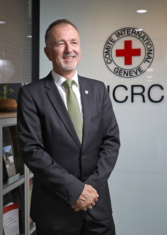 Balthasar Staehelin, personal envoy of the President for China and head of the Regional Delegation for East Asia at the International Committee of the Red Cross (ICRC), poses for a photo during an interview with the Korea JoongAng Daily at the ICRC's Korean office in central Seoul on May 22. [PARK SANG-MOON]
