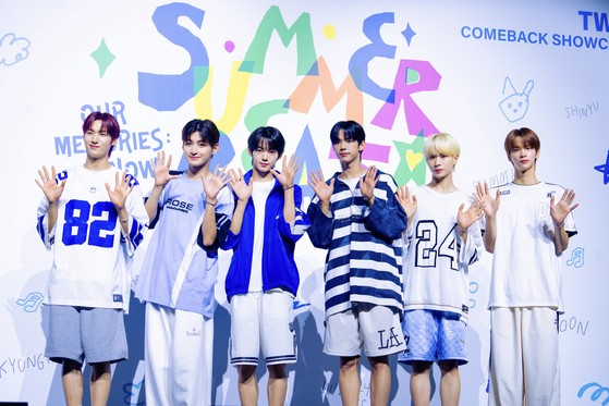 Boy band TWS poses for the camera during a press showcase for its second EP ″Summer Beat!″ held Monday at the Blue Square Mastercard Hall in central Seoul, ahead of its 6 p.m. release. [DANIELA GONZALEZ PEREZ]