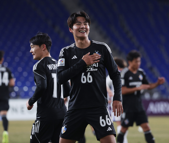 Seol Young-woo celebrates scoring during the round of 16 match of the 2023-24 AFC Champions League between Ulsan HD and Ventforet Kofu at Ulsan Munsu Football Stadium in Ulsan on Feb. 15. [YONHAP] 